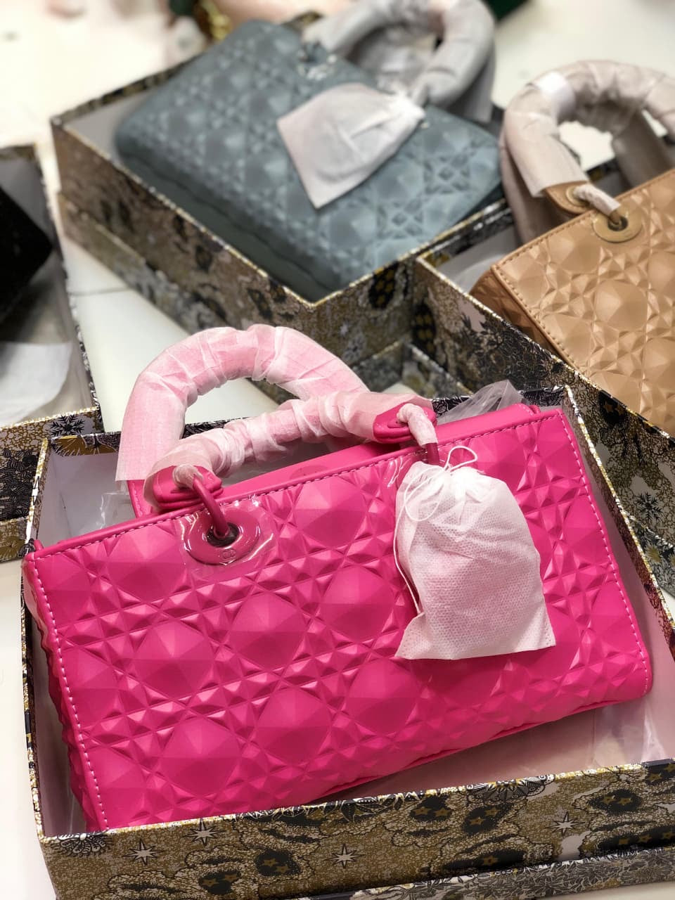 OP-DIOR-29