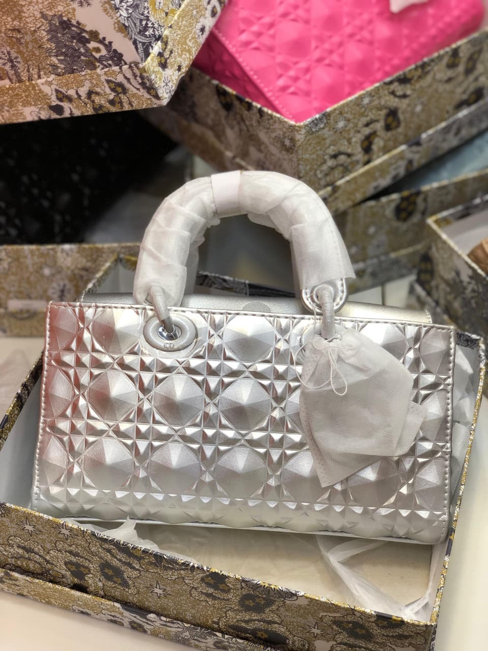 OP-DIOR-29
