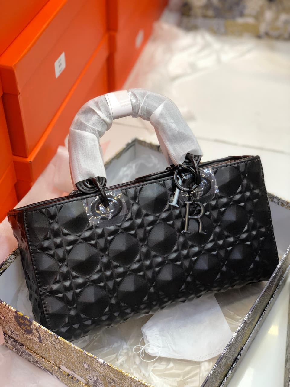 OP-DIOR-29