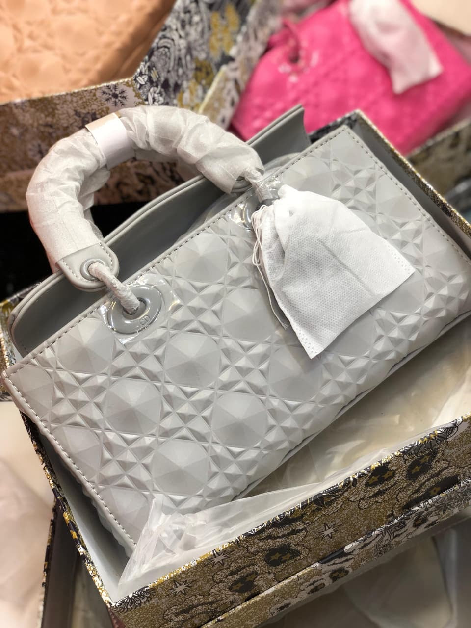 OP-DIOR-29