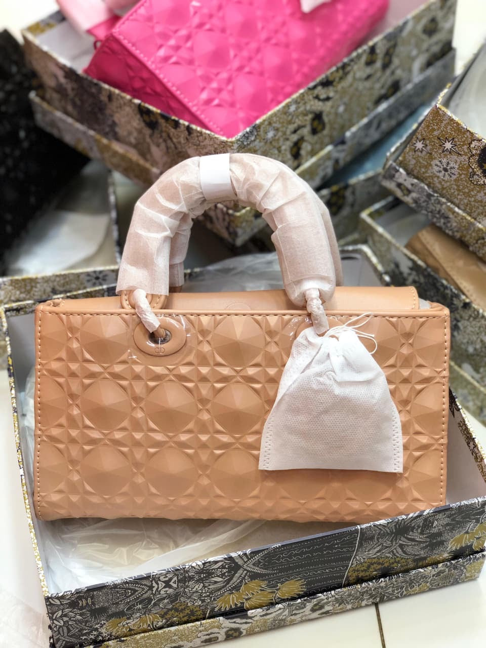 OP-DIOR-29