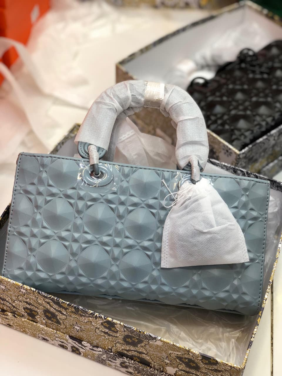OP-DIOR-29