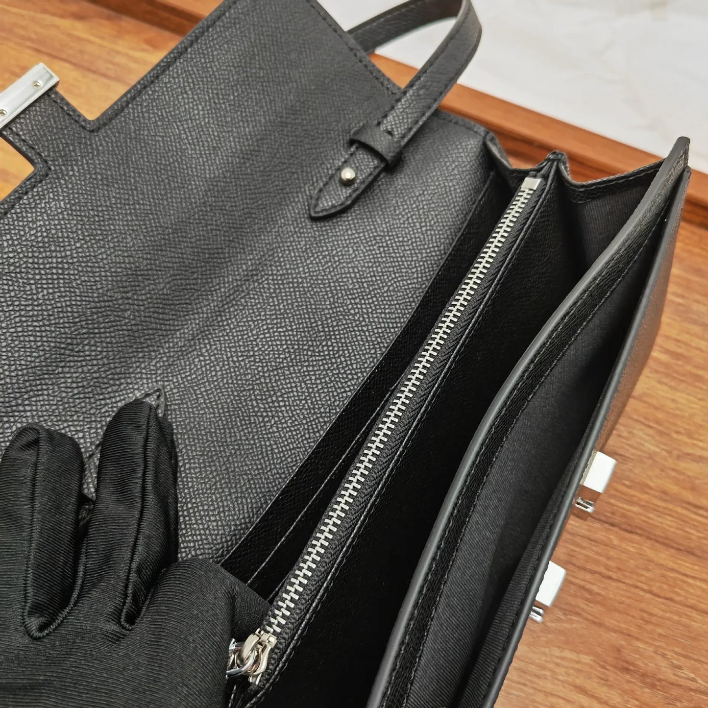 Palm-Hrms-wallet