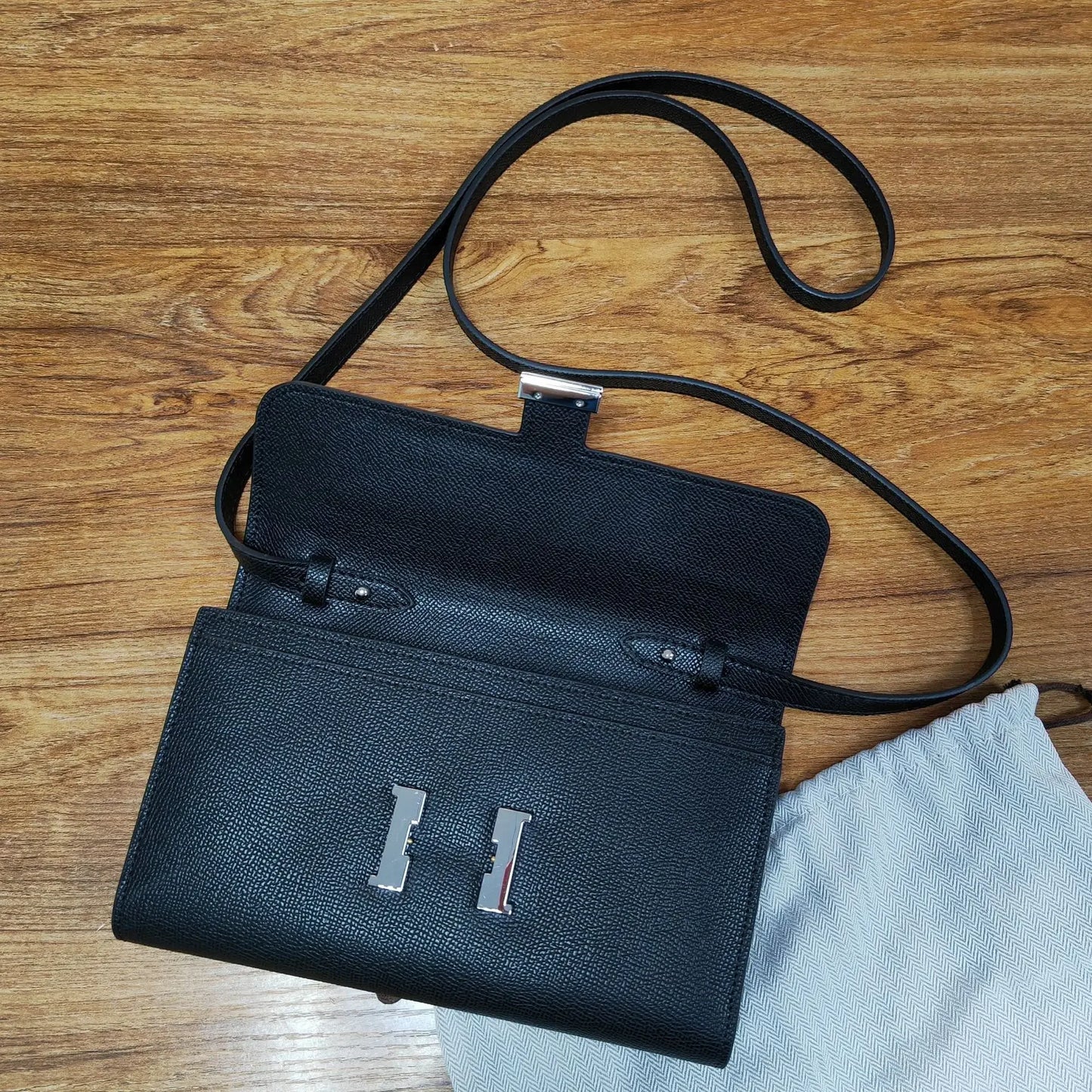 Palm-Hrms-wallet