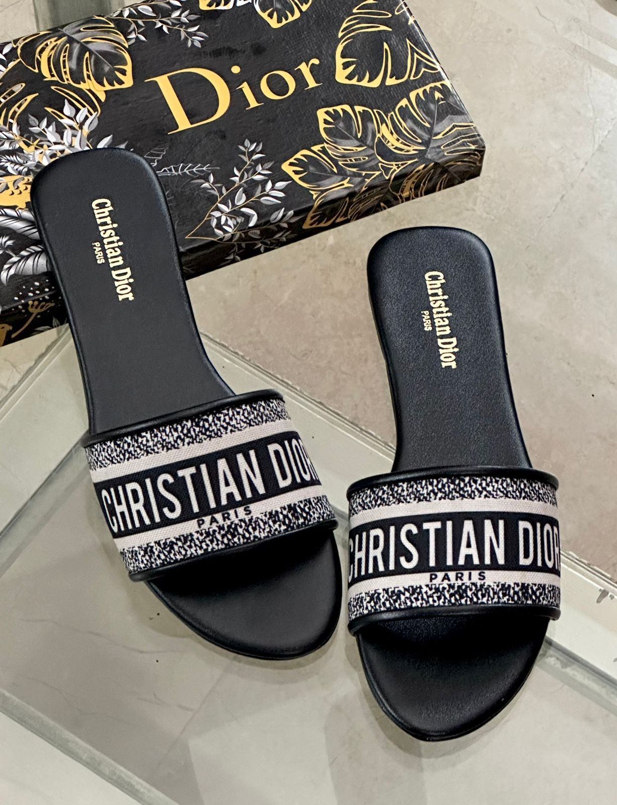 DIOR-FLAT-5