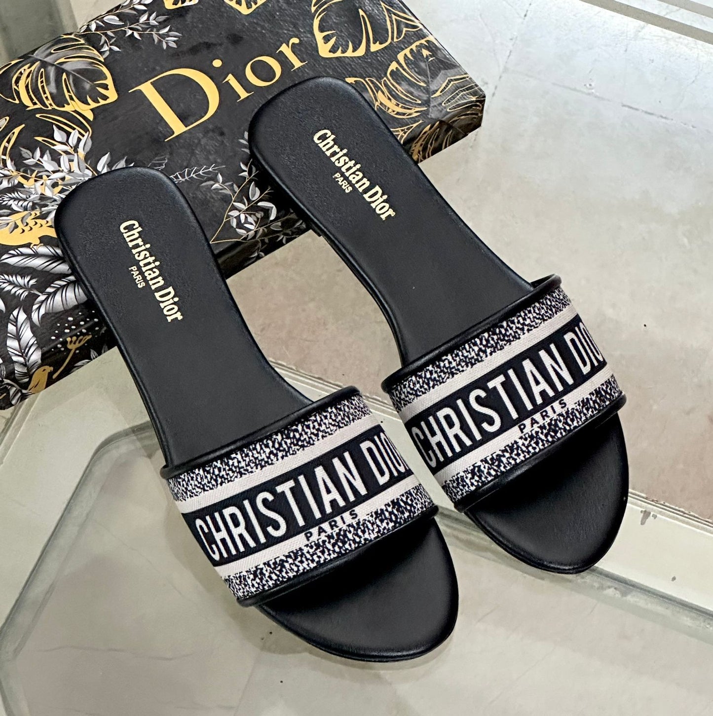 DIOR-FLAT-5