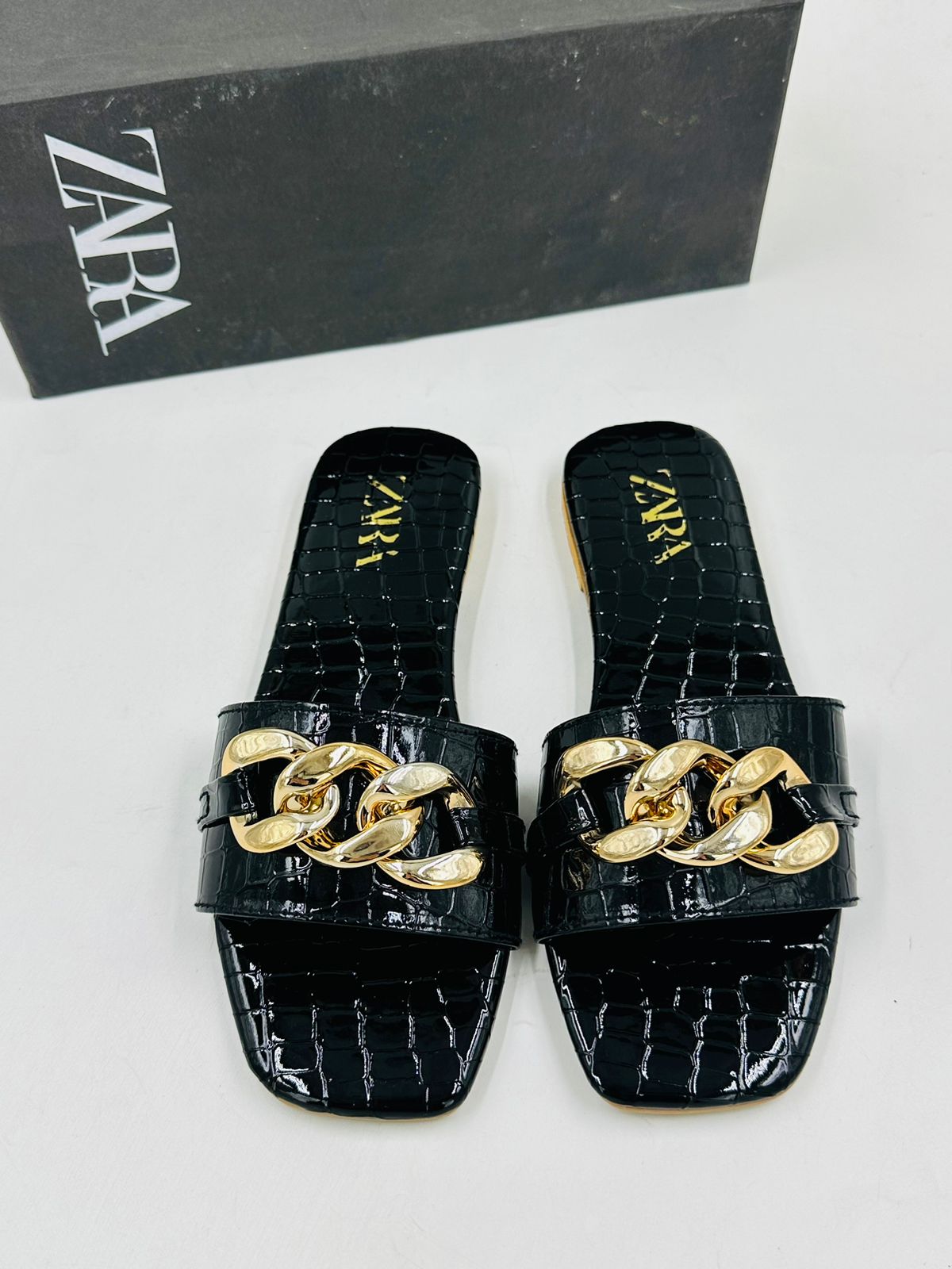 ZARA FLAT 2