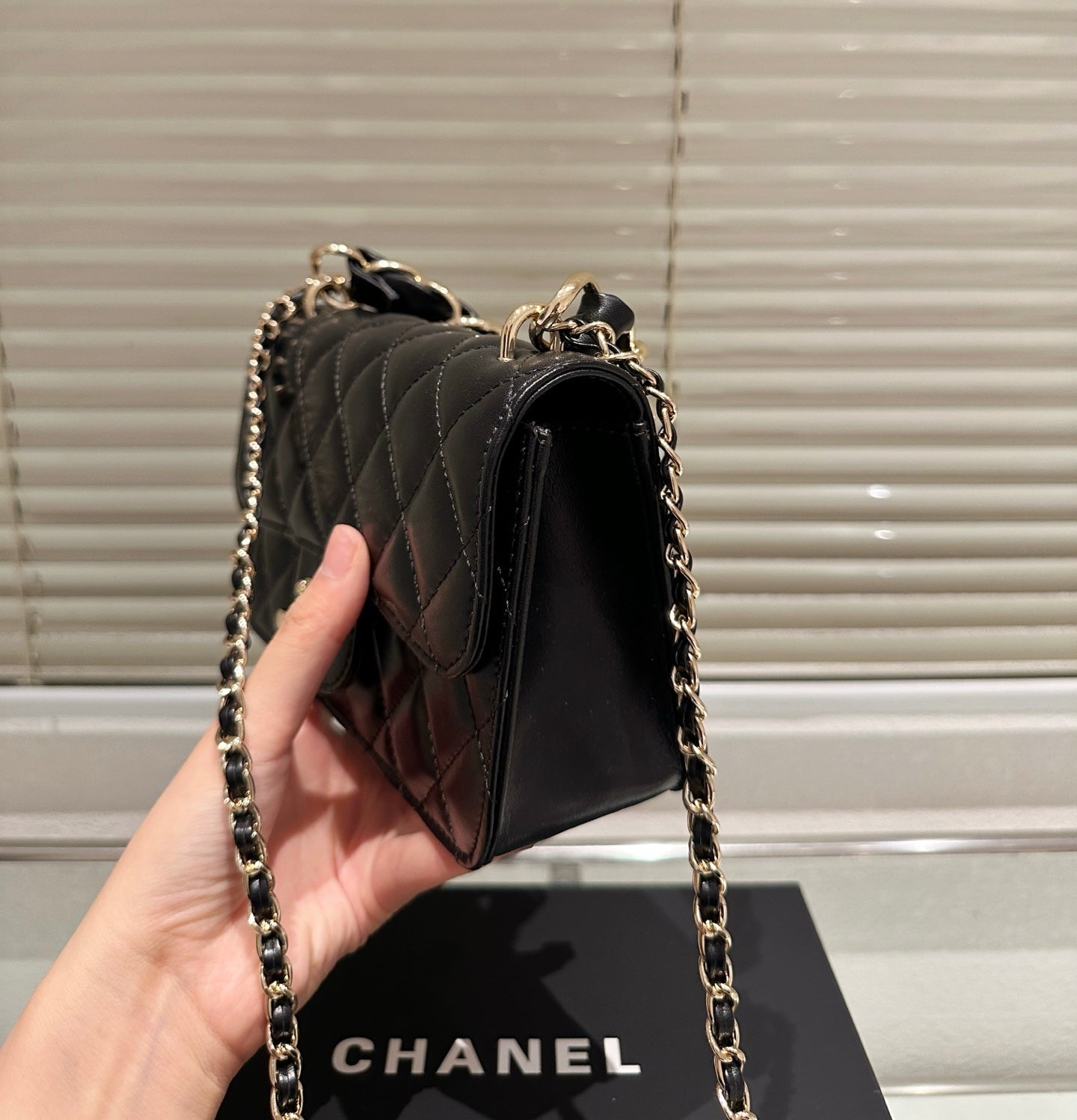 CHANEL-OP-FLAP