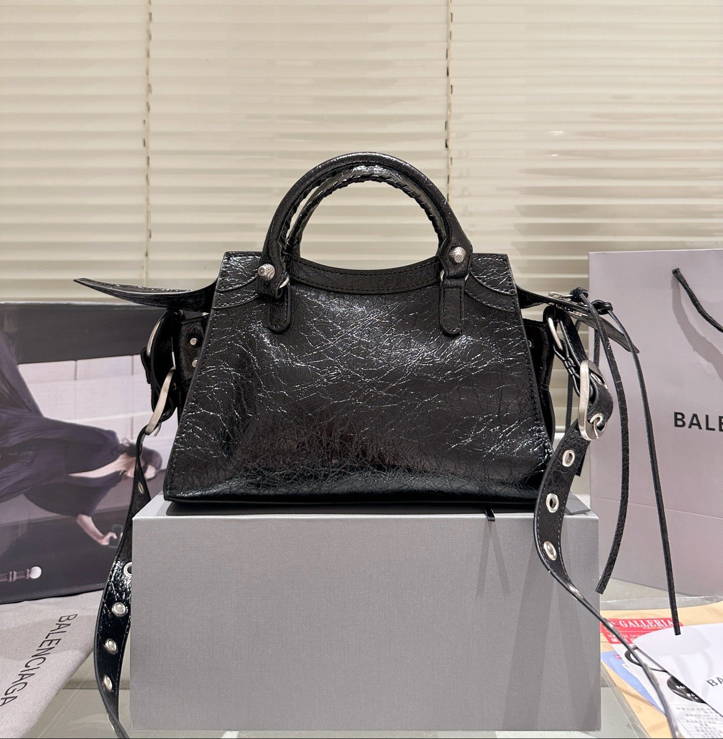 OP-BALENCIAGA-MINI CITY