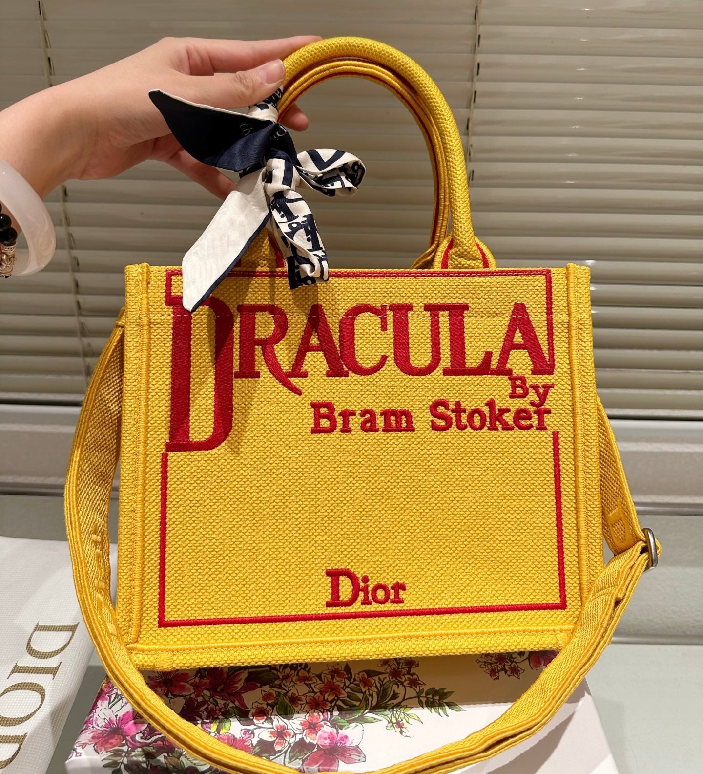 OP-DRACULA-DIOR