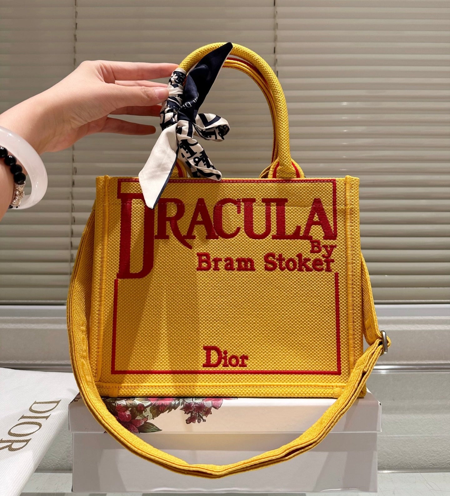 OP-DRACULA-DIOR