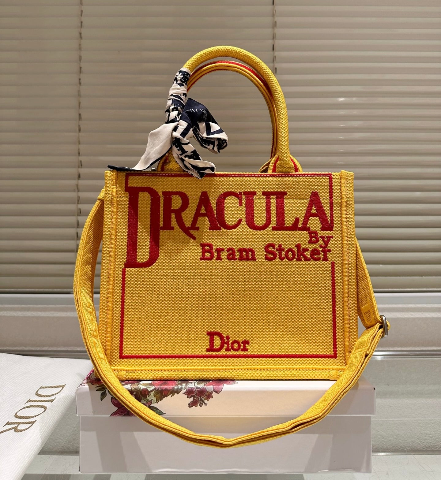 OP-DRACULA-DIOR