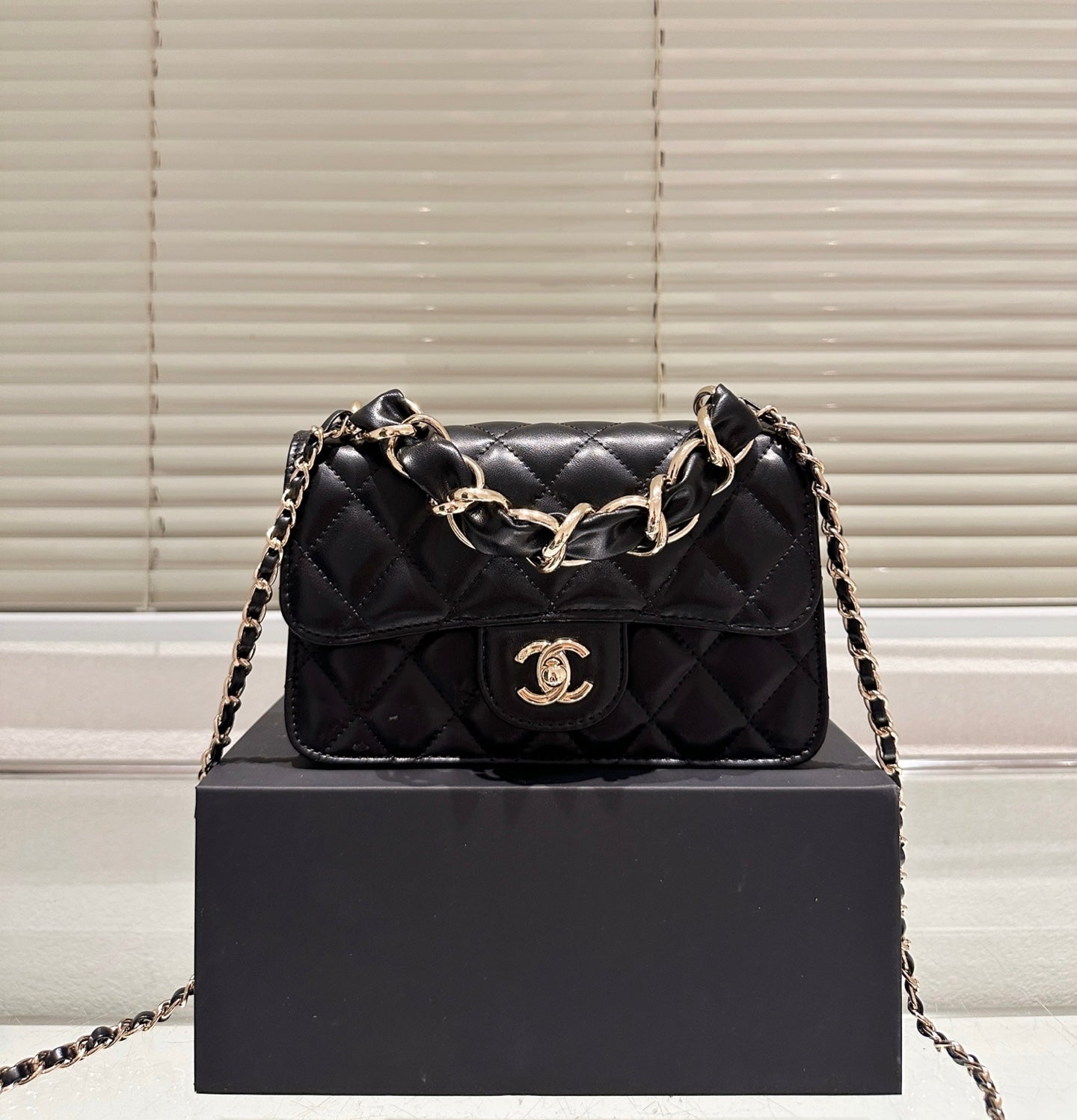 CHANEL-OP-FLAP