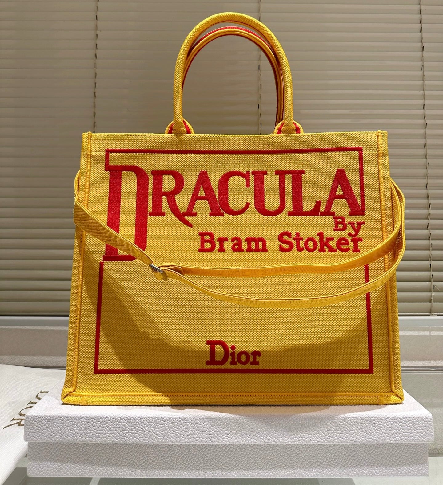 OP-DRACULA-DIOR