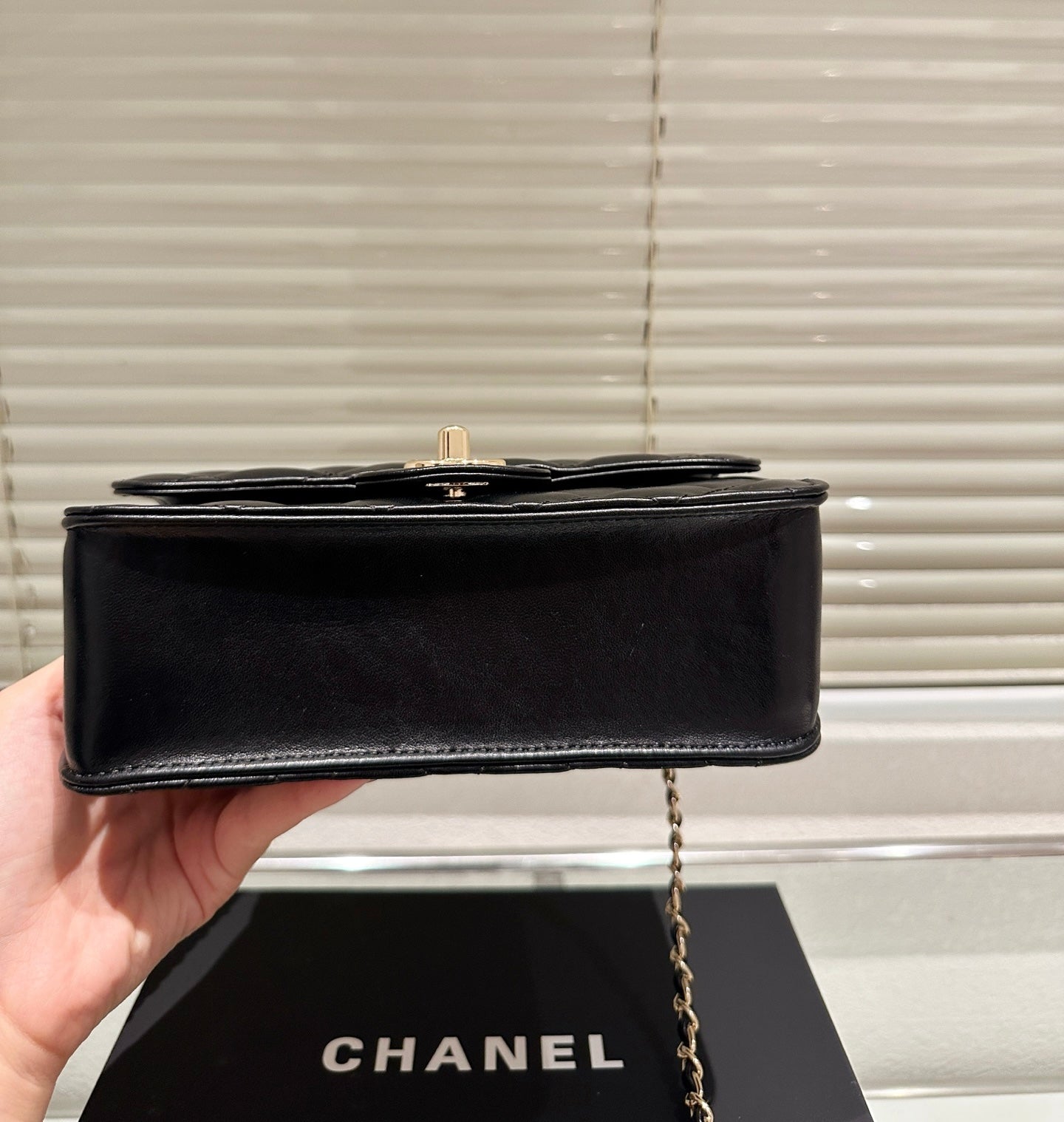 CHANEL-OP-FLAP