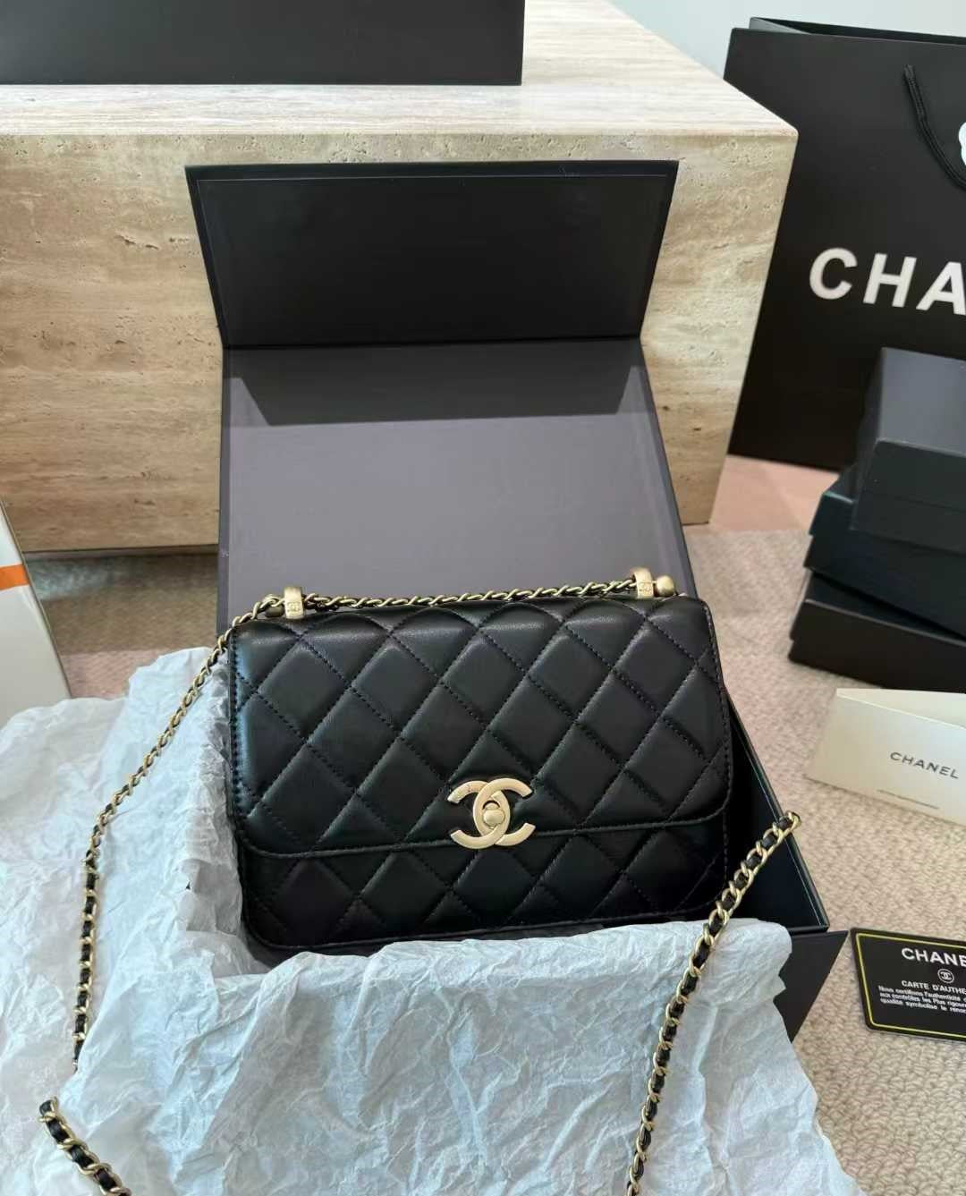 OP-CHANEL-GOLD PEARL