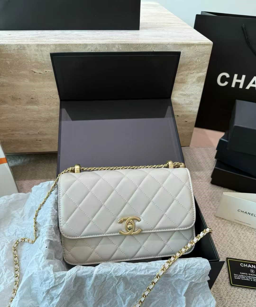 OP-CHANEL-GOLD PEARL