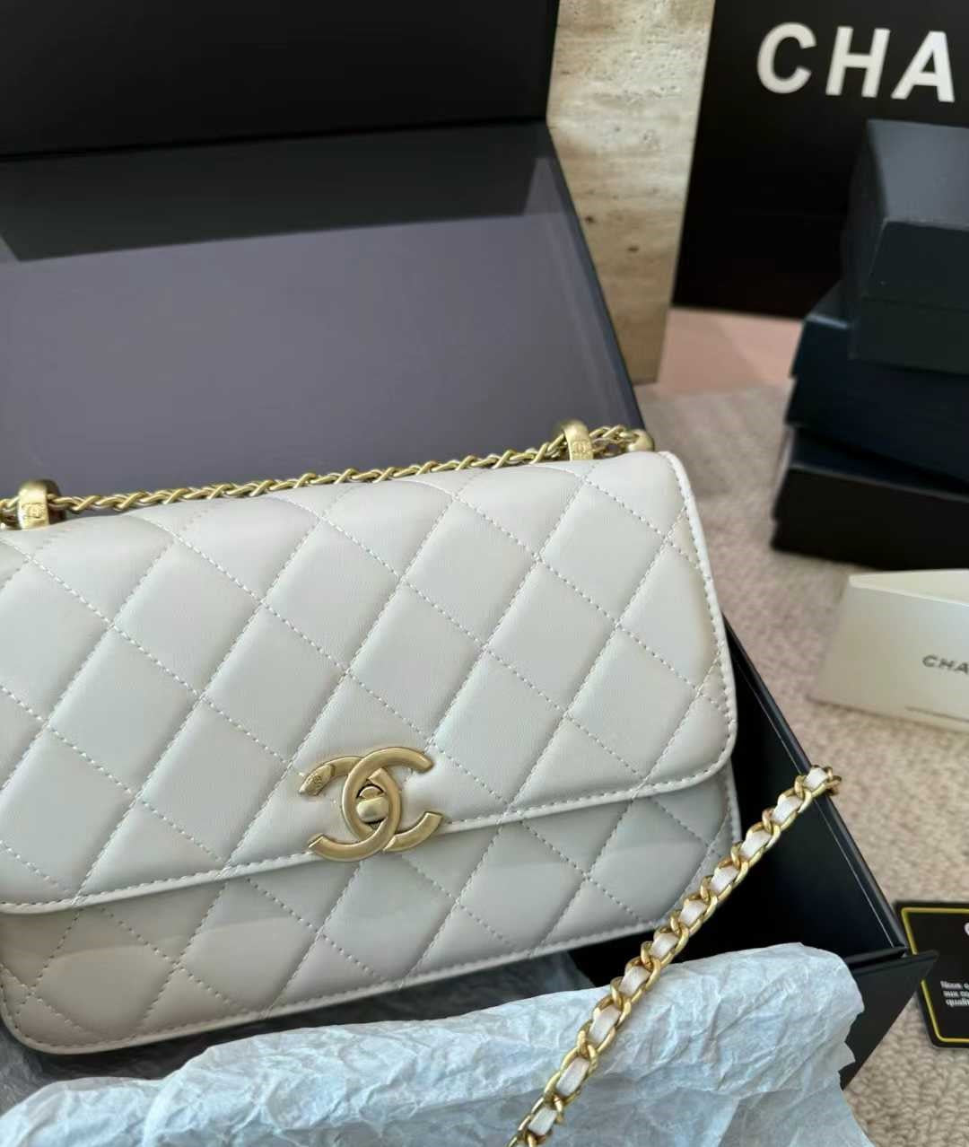 OP-CHANEL-GOLD PEARL