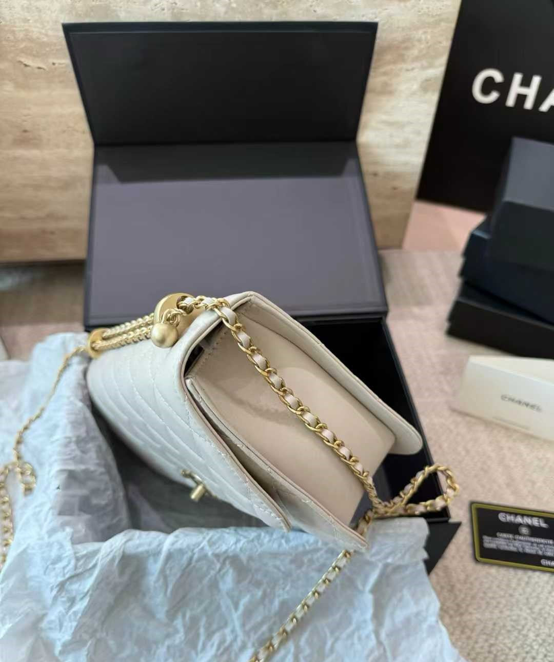 OP-CHANEL-GOLD PEARL