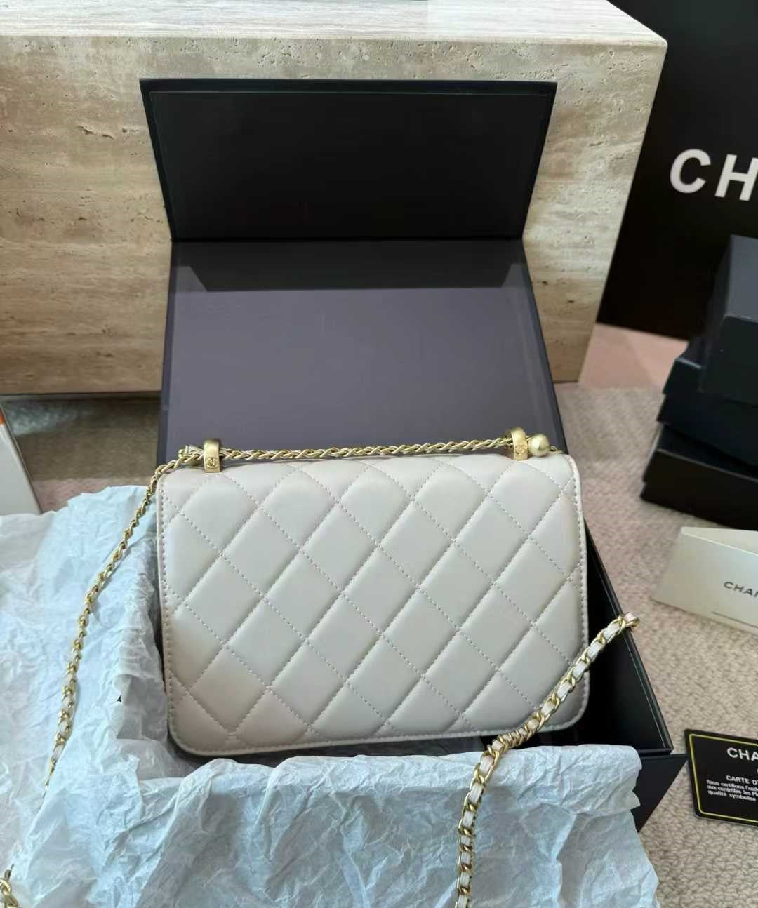 OP-CHANEL-GOLD PEARL