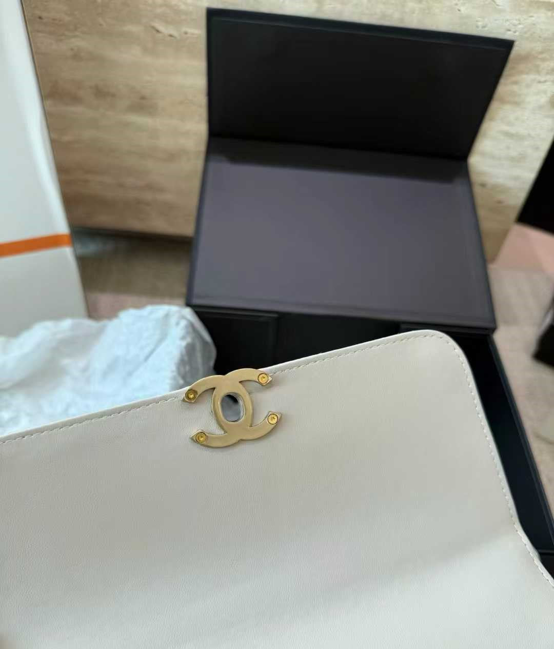 OP-CHANEL-GOLD PEARL