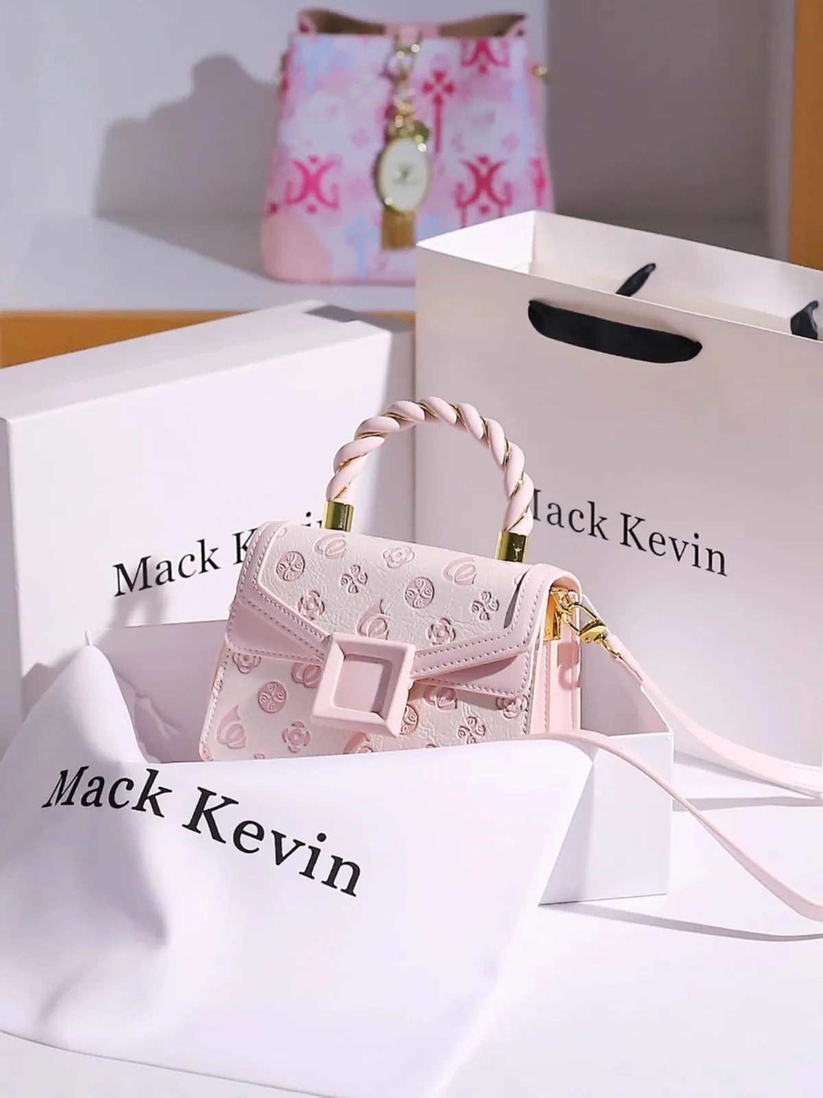 DELICATE HANDHELD BAG