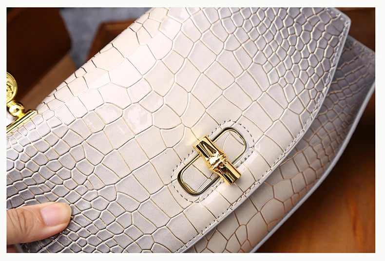 CROCODILE-OP-BAG
