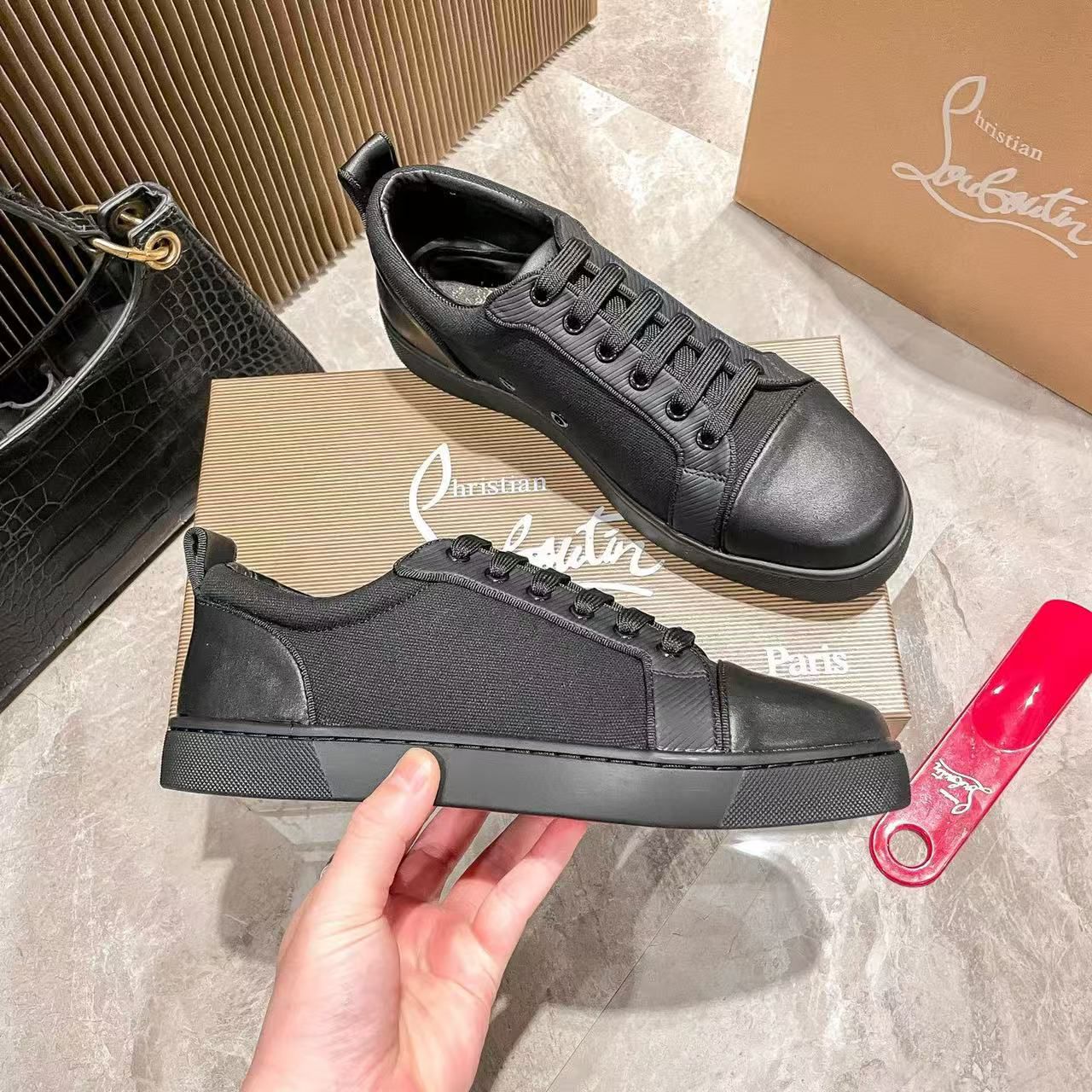 OP-LOUBOUTIN-MUQLIG