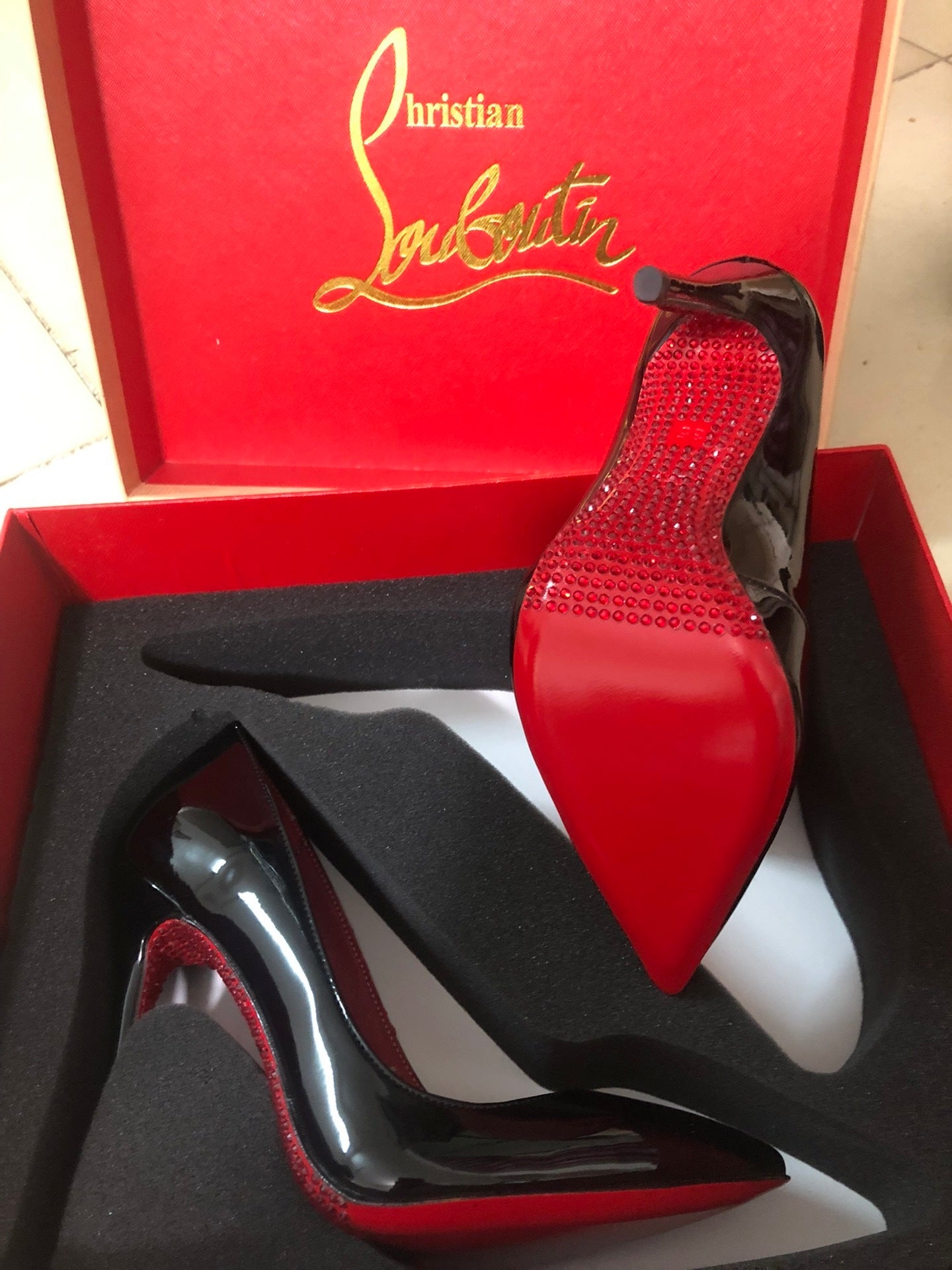 OP-LOUBOUTIN-GLOSSY