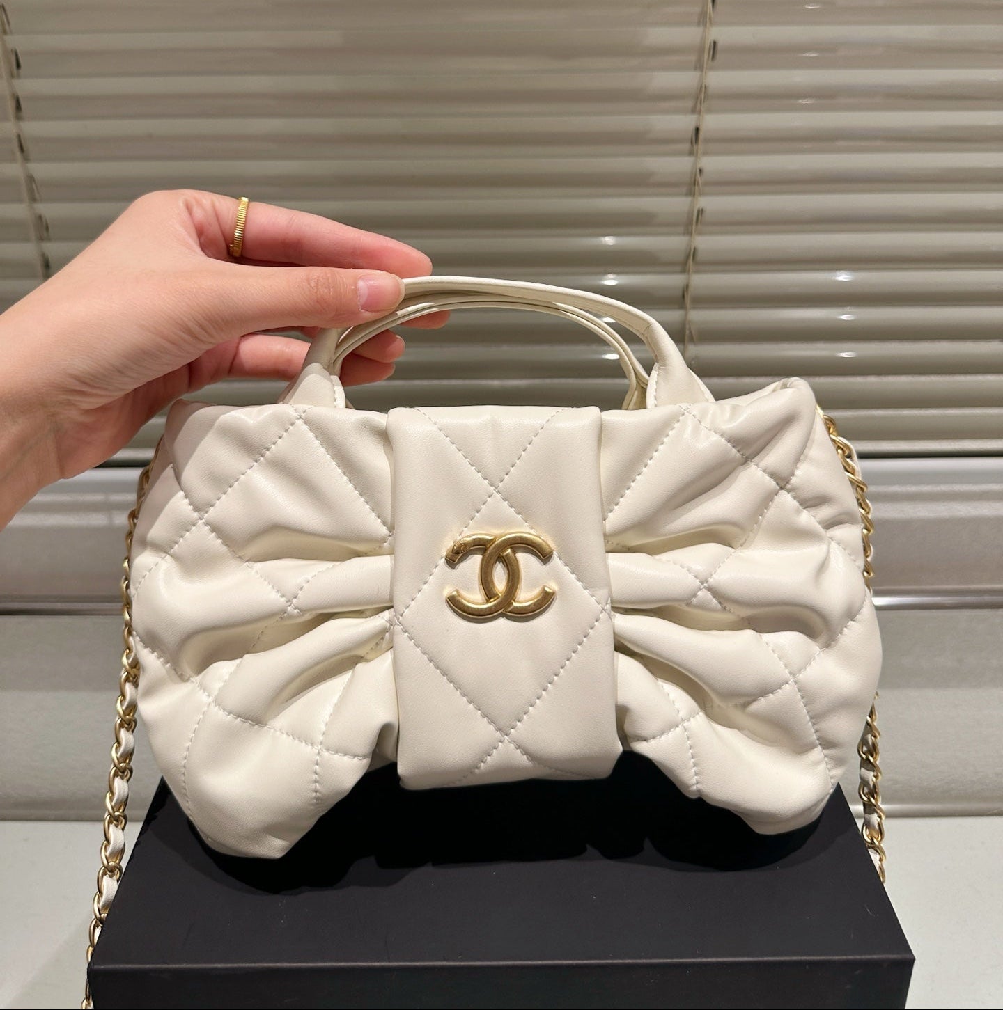 CHANEL-OP-BOW